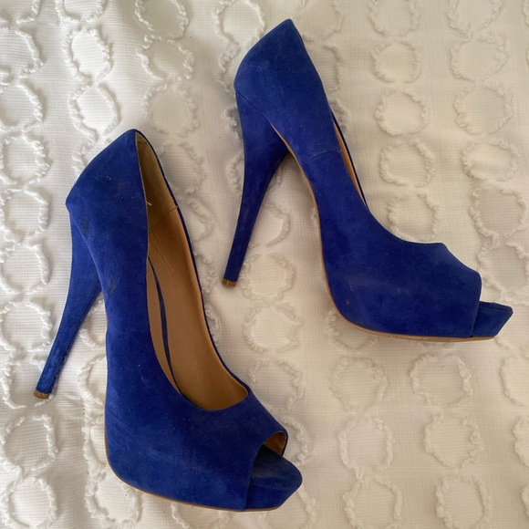 Heels - Picture 2 of 2